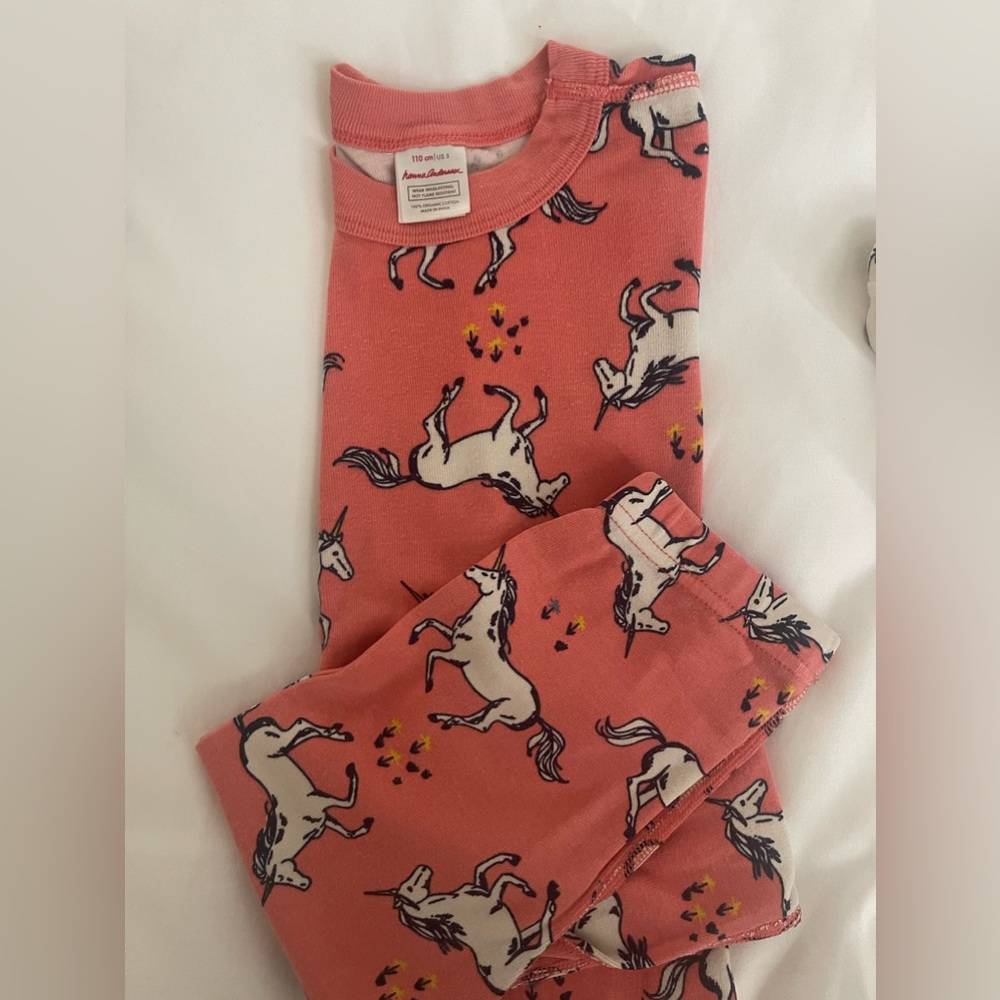 Hanna Anderson girls pajamas size 5. Used in good condition